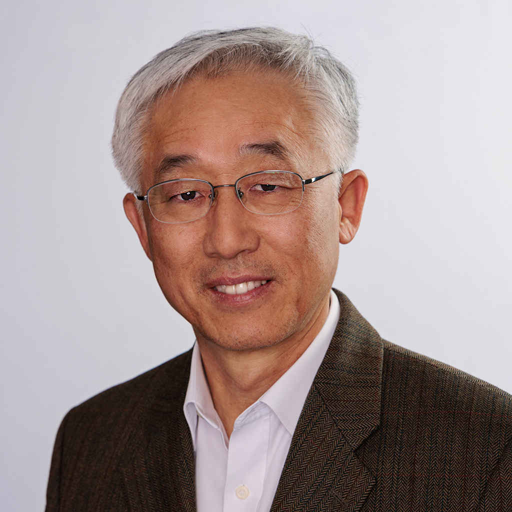 Jun K. Kang imenovan je za finansijskog direktora kompanije Superior Essex koja se otvara 2022. godine. Kang sa sobom donosi širok spektar znanja i iskustva u pogledu finansija i liderstva na globalnom nivou. Prethodno je gotovo dve decenije radio kao kontrolor kompanije LG Chem America sa sedištem u Nju Džerziju. Takođe je bio finansijski direktor kompanije LG Hausys America u periodu 2010–2015. i izvršni direktor kompanije LG Miso Finance sa sedištem u Seulu (Koreja) u periodu 2017–2021.